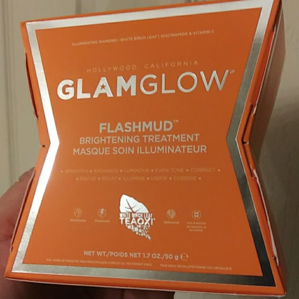 Glam glow flash mud brightening treatment